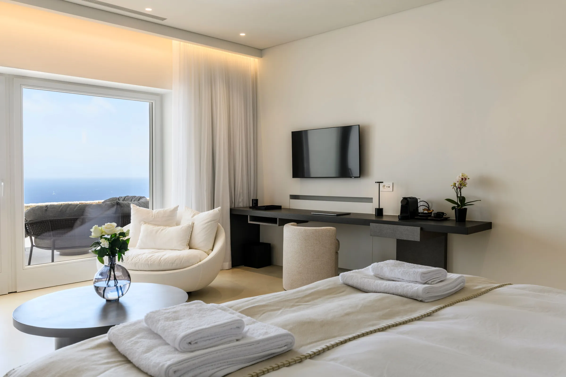 Bedroom suite with integrated lighting at Silver Breeze