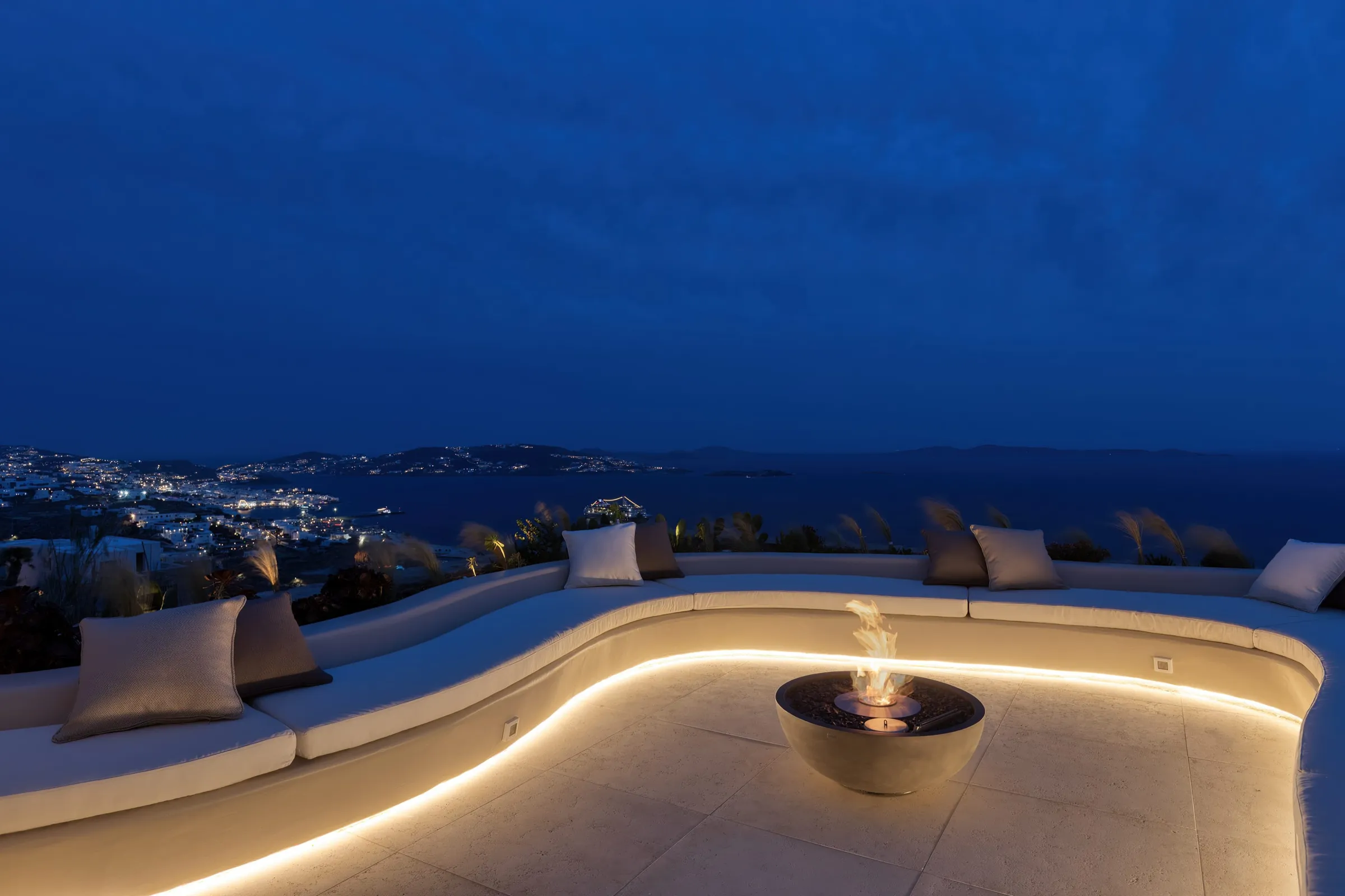 Bars + nightlife in Mykonos, arranged by Silver Breeze concierge